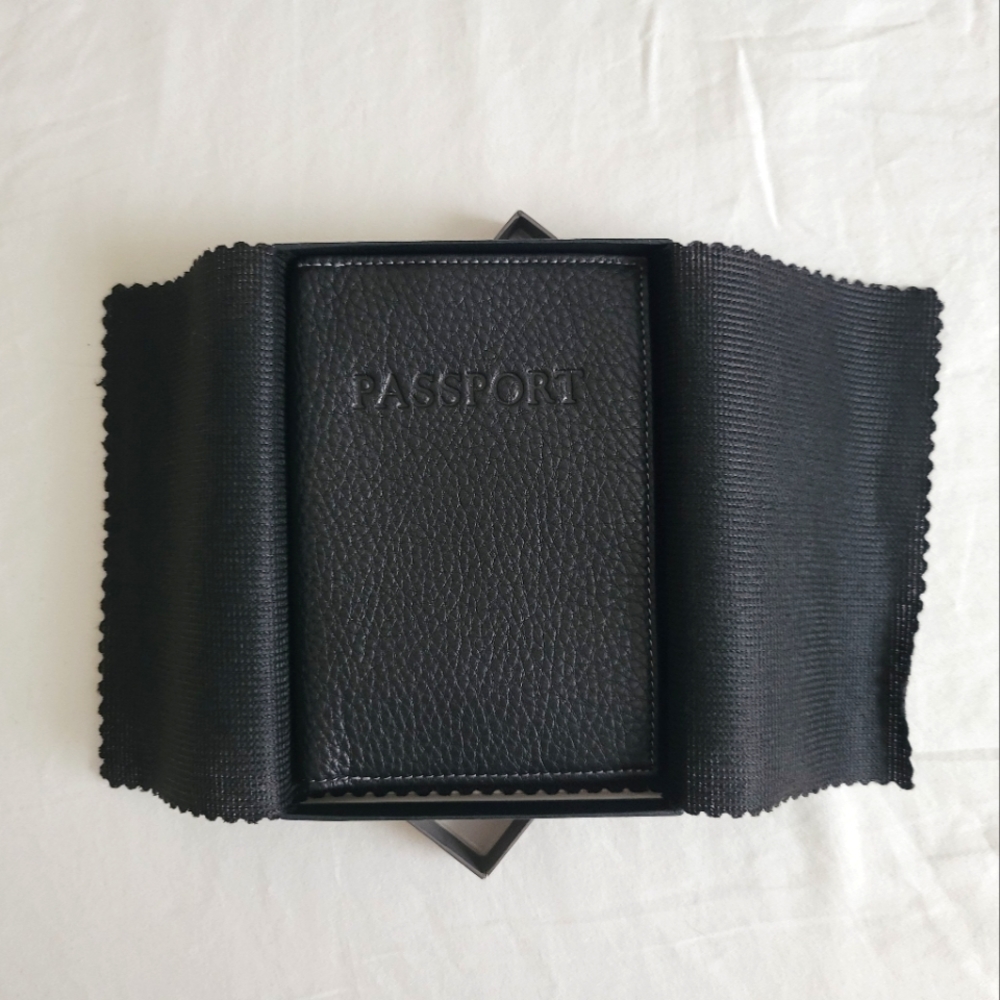Johnston and Murphy Passport Leather Wallet